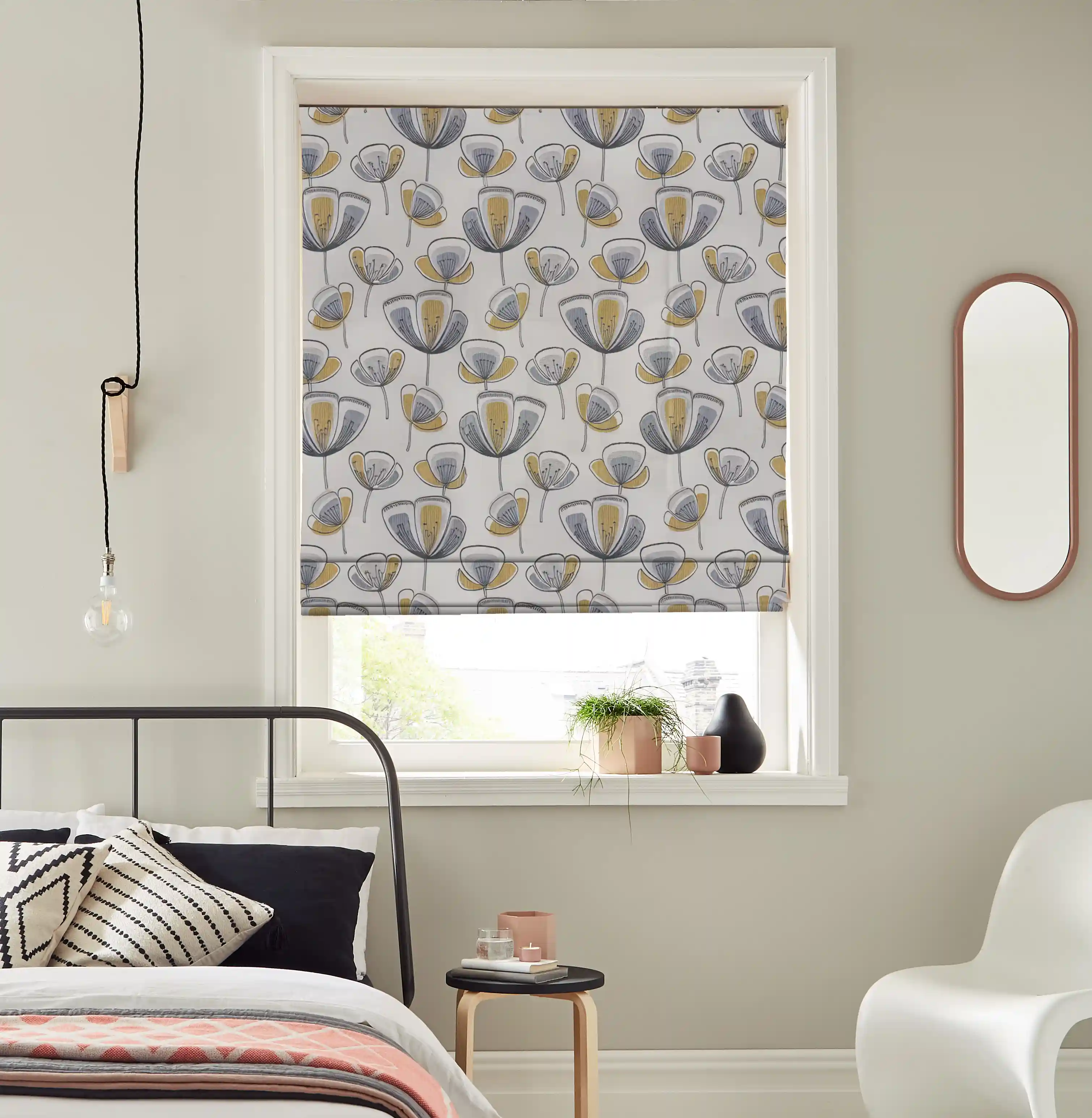 Roman Blinds for Dining Rooms in Nottingham (Nottinghamshire)—Add both elegance and functionality to your dining room with Roman blinds.